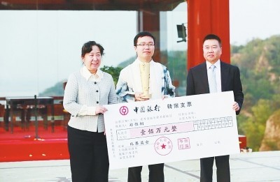 鸿沟摆擂 郑惟桐封世界棋王 获百万巨奖