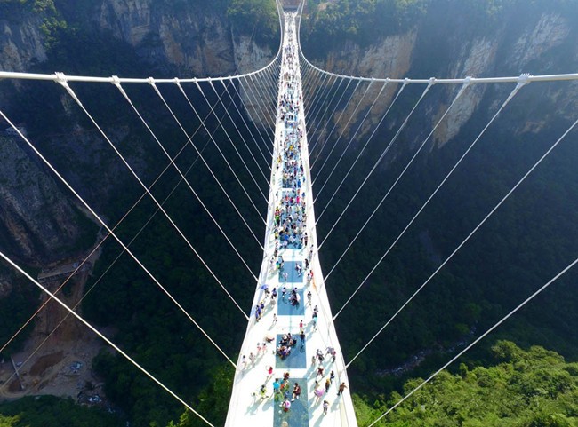 张家界大峡谷景区2日起暂停开放 玻璃桥暂停接